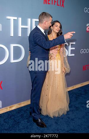 NEW YORK, NEW YORK - OCTOBRE 18 : Tobias Lindholm (L) assiste à la projection de Netflix « The Good Nurse » à New York au Paris Theatre sur 18 octobre 2022 à New York. Crédit : Ron Adar/Alay Live News Banque D'Images