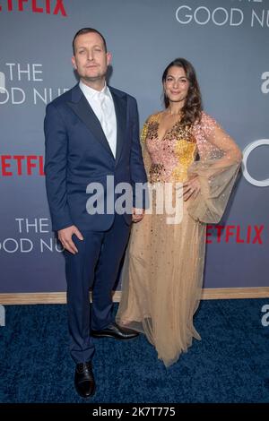 NEW YORK, NEW YORK - OCTOBRE 18 : Tobias Lindholm (L) assiste à la projection de Netflix « The Good Nurse » à New York au Paris Theatre sur 18 octobre 2022 à New York. Crédit : Ron Adar/Alay Live News Banque D'Images