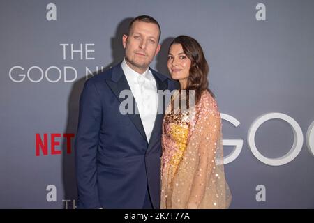 NEW YORK, NEW YORK - OCTOBRE 18 : Tobias Lindholm (L) assiste à la projection de Netflix « The Good Nurse » à New York au Paris Theatre sur 18 octobre 2022 à New York. Crédit : Ron Adar/Alay Live News Banque D'Images