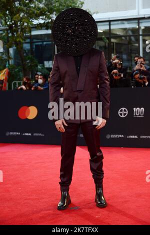 18 octobre 2022, Mexico, Mexique: Roger Gonzalez assister au tapis rouge des Metropolitan Theatre Awards 4th (Los Metro) au Centro Cultural del Bosque. Sur 18 octobre 2022 à Mexico, Mexique. (Credit image: © Carlos Tischler/eyepix via ZUMA Press Wire) Banque D'Images