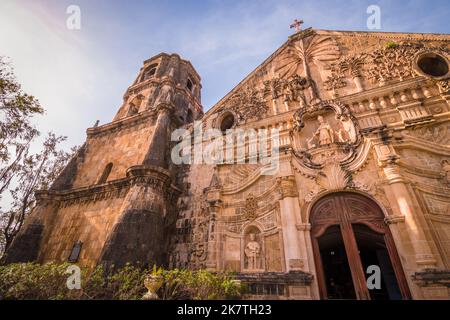 Église Miagao officiellement appelée église paroissiale Santo Tomás de Villanueva est une forteresse baroque de l'époque espagnole, catholique romaine.Un patrimoine mondial de l'UNESCO. Banque D'Images