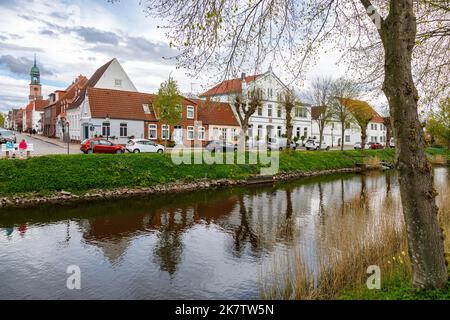 La vieille ville historique de Friedrichstadt, sur le Fürstenburggraben, a quitté l'église Remonstrant Banque D'Images