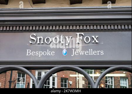 Shrewsbury, Royaume-Uni- 14 juillet 2022: Le signe pour Snooty Fox Bespoke Jewelers à Shrewsbury, Engalnd. Banque D'Images