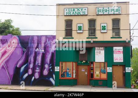 Pub irlandais Lucky Franks, Braddock, Pennsylvanie. Une ville sidérurgique dans la banlieue est de Pittsburgh, dans le comté d'Allegheny, Banque D'Images