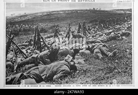 L'image de la guerre WW1 : soldats britanniques au repos après des combats achardés sur la somme Banque D'Images