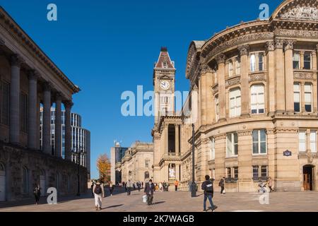 Vue vers le musée et la galerie d'art de Birmingham Square Chamberlain depuis Victoria Square, Birmingham Banque D'Images