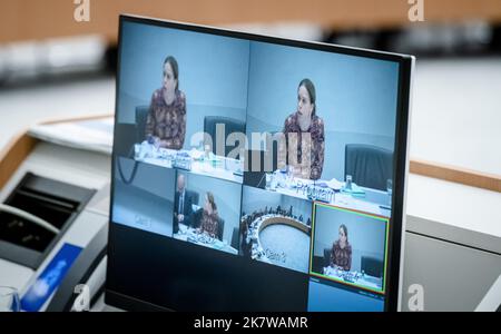 2022-10-19 13:08:03 LA HAYE - Ministre Carola Schouten (politique de pauvreté, participation et pensions) avant le débat à la Chambre des représentants sur la nouvelle loi sur les pensions. ANP BART MAAT pays-bas hors - belgique hors Banque D'Images