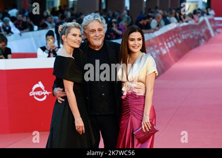 ROME, ITALIE - OCTOBRE 18 : Nicole Moscariello, Andrea Roncato et Giulia Elettra Gorietti assistent à la séance photo de 'la Californie' pendant le ROM 17th Banque D'Images