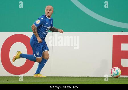 Sinsheim, Allemagne. 18th octobre 2022. 18 octobre 2022, stade PreZero, Sinsheim, GER, DFB-Pokal, TSG Hoffenheim contre FC Schalke 04, dans la photo Angelino (Hoffenheim) crédit: dpa/Alay Live News Banque D'Images