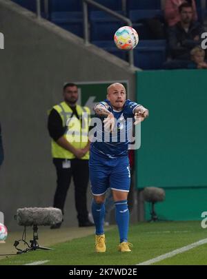 Sinsheim, Allemagne. 18th octobre 2022. 18 octobre 2022, stade PreZero, Sinsheim, GER, DFB-Pokal, TSG Hoffenheim contre FC Schalke 04, dans la photo Angelino (Hoffenheim) crédit: dpa/Alay Live News Banque D'Images