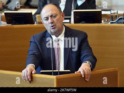 Le vice-ministre wallon, président Willy Borsus, en photo lors d'une session plénière du Parlement wallon à Namur, le mercredi 19 octobre 2022. BELGA PHOTO ERIC LALMAND Banque D'Images