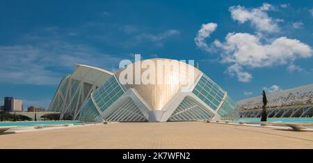 Valence, Espagne - 29 avril 2019 : vue sur la Cité des Arts et des Sciences de Valence créée par l'architecte Santiago Calatrava. Complexe culturel de Valence. Banque D'Images