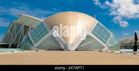 Valence, Espagne - 29 avril 2019 : vue sur la Cité des Arts et des Sciences de Valence créée par l'architecte Santiago Calatrava. Complexe culturel de Valence. Banque D'Images