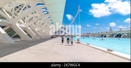 Valence, Espagne - 29 avril 2019 : vue sur la Cité des Arts et des Sciences de Valence créée par l'architecte Santiago Calatrava. Complexe culturel de Valence. Banque D'Images