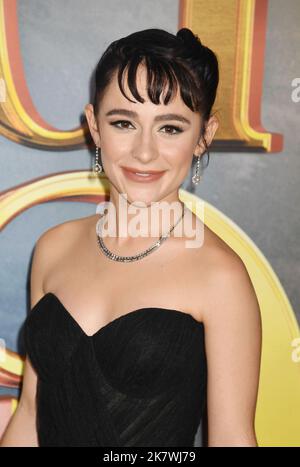 LOS ANGELES, CA - OCTOBRE 18 : Sophia Anne Caruso participe à la première de Netflix's 'The School for Good and Evil' au Regency Village Theatre le mois d'octobre Banque D'Images