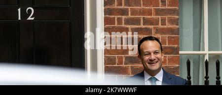 Londres, Royaume-Uni. 19th octobre 2022. Leo Varadkar le Tánaiste irlandais et ministre de l'entreprise, du commerce et de l'emploi. Arrive pour une rencontre avec Thérèse Coffey, secrétaire à la Santé et vice-première ministre, au 12 Downing Street, crédit : Ian Davidson/Alay Live News Banque D'Images