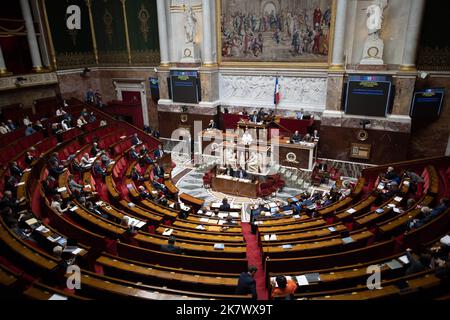 Vue générale de l'hémicycle lors de la lecture du projet de loi de programmation des finances publiques 2023-2027, et du projet de loi de finances pour 2023 à l'Assemblée nationale à Paris sur 19 octobre 2022. Photo de Raphael Lafargue/ABACAPRESS.COM Banque D'Images