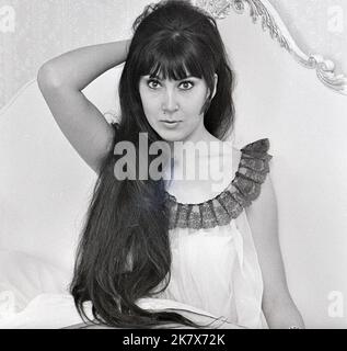 ANITA HARRIS chanteuse pop anglaise en septembre 1964. Photo : Tony Gale Banque D'Images