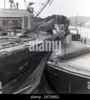 1970, historique, Bristol Docks, gros plan de la poupe du navire, la SS Grande-Bretagne qui avait été sauvé des îles Falklands où il avait été laissé pourrir. Lorsqu'il a été lancé en 1843, il était le plus grand navire à passagers au monde. Banque D'Images
