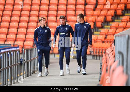 Les joueurs de Blackpool arrivent avant le match de championnat de Sky Bet Blackpool vs Hull City à Bloomfield Road, Blackpool, Royaume-Uni, 19th octobre 2022 (photo de Craig Thomas/News Images) dans, le 10/19/2022. (Photo de Craig Thomas/News Images/Sipa USA) crédit: SIPA USA/Alay Live News Banque D'Images