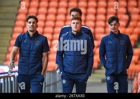 Les joueurs de Blackpool arrivent avant le match de championnat de Sky Bet Blackpool vs Hull City à Bloomfield Road, Blackpool, Royaume-Uni, 19th octobre 2022 (photo de Craig Thomas/News Images) dans, le 10/19/2022. (Photo de Craig Thomas/News Images/Sipa USA) crédit: SIPA USA/Alay Live News Banque D'Images