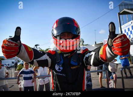 Bernardo Pellegrini le pilote Motorsport s'exulte après la victoire en F2 en Italie de Thopie Banque D'Images