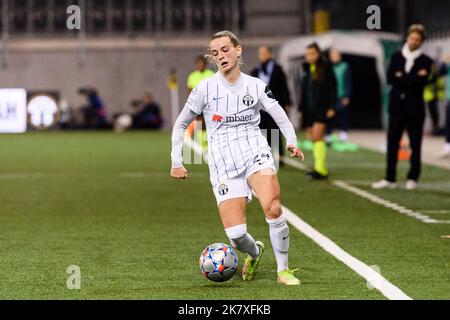 Schaffhausen, Suisse. 19th octobre 2022. SCHAFFHAUSEN, SUISSE - OCTOBRE 19 : Kim Dubs, du FC Zurich, contrôle le ballon lors du match C de la Ligue des champions de l'UEFA entre le FC Zürich et Juventus à la Wefox Arena, sur 19 octobre 2022, à Schaffhausen, en Suisse. (Marcio Machado/SPP) crédit: SPP Sport presse photo. /Alamy Live News Banque D'Images