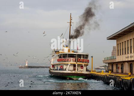 Istanbul,Turquie - 07 février 2018: Kadikoy Station de ferry vue à Kadikoy. Transport ferry à Istanbul. Port de ferry historique de Kadikoy. Banque D'Images