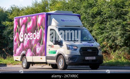 2022 Ford TRANSIT 350 LEADER ECOBLUE Une fourgonnette de livraison Ocado. Banque D'Images