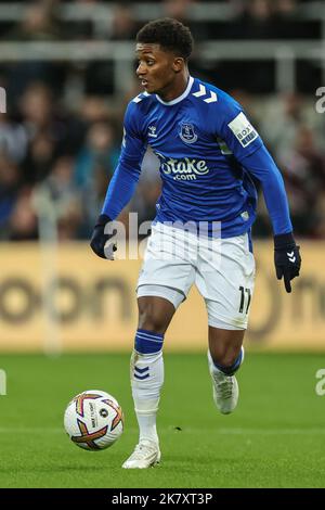 Newcastle, Royaume-Uni. 19th octobre 2022. Demarai Gray #11 d'Everton pendant le match de Premier League Newcastle United contre Everton à St. James's Park, Newcastle, Royaume-Uni, 19th octobre 2022 (photo de Mark Cosgrove/News Images) à Newcastle, Royaume-Uni, le 10/19/2022. (Photo de Mark Cosgrove/News Images/Sipa USA) crédit: SIPA USA/Alay Live News Banque D'Images