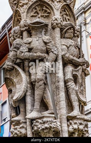 Guardmen Chevaliers statues Fontaine Vieille ville Lucerne Suisse construit en 1332 Banque D'Images