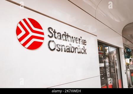 25 juillet 2022, Osnabruck, Allemagne : signalisation de la société de service public ou Stadtwerke à l'entrée du bâtiment. Électricité, alimentation en eau et chauffage au gaz urb Banque D'Images