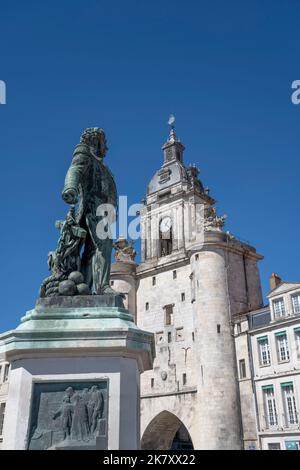 Statue de l'amiral Victor Guy Duperré et de l'horloge, la Rochelle, Charente Maritime, Nouvelle-Aquitaine, France Banque D'Images