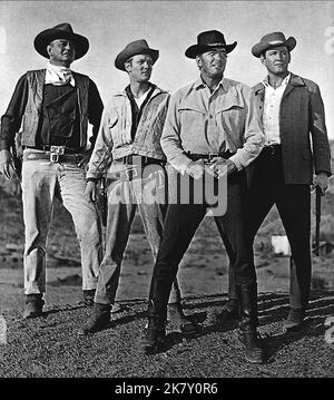 John Wayne, Michael Anderson Jr., Dean Martin & Earl Holliman film: The Sons of Katie Elder (1967) personnages: John Elder, Bud Elder, Tom Elder, Matt Elder Directeur: Henry Hathaway 01 juillet 1965 **AVERTISSEMENT** cette photographie est destinée à un usage éditorial exclusif et est le copyright de PARAMOUNT et/ou le photographe assigné par la Société de film ou de production et ne peut être reproduite que par des publications en conjonction avec la promotion du film ci-dessus. Un crédit obligatoire pour PARAMOUNT est requis. Le photographe doit également être crédité lorsqu'il est connu. Aucune utilisation commerciale ne peut être accordée sans autorisation écrite Banque D'Images