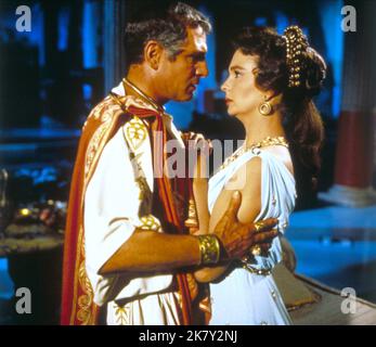 Laurence Olivier & Jean Simmons film: Spartacus (USA 1960) personnages: Marcus Licinius Crassus, Varinia / Literaturverfilmung (basé sur le livre de Howard Fast) Directeur: Stanley Kubrick 06 octobre 1960 **AVERTISSEMENT** cette photographie est destinée à un usage éditorial exclusif et est protégée par les droits d'auteur des PRODUCTIONS DE BRYNA et/ou du photographe attribué par la Société de film ou de production et ne peut être reproduite que par des publications dans le cadre de la promotion du film ci-dessus. Un crédit obligatoire pour LES PRODUCTIONS DE BRYNA est requis. Le photographe doit également être crédité lorsqu'il est connu. Aucune utilisation commerciale ne peut être gran Banque D'Images