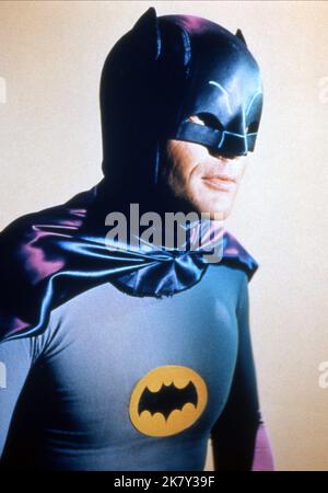 Adam West Television: Batman (TV-série) personnages: Batman USA 1966-1968, 12 janvier 1966 **AVERTISSEMENT** cette photographie est destinée à un usage éditorial exclusif et est protégée par les droits d'auteur d'ABC et/ou du photographe attribué par la Société de film ou de production et ne peut être reproduite que par des publications dans le cadre de la promotion du film ci-dessus. Un crédit obligatoire pour ABC est requis. Le photographe doit également être crédité lorsqu'il est connu. Aucune utilisation commerciale ne peut être accordée sans l'autorisation écrite de la Société du film. Banque D'Images