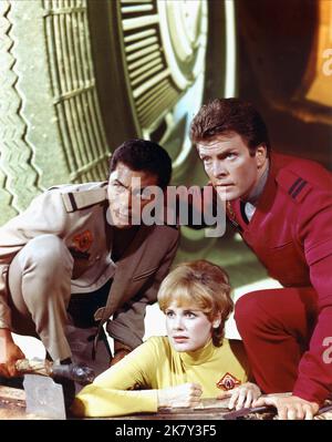 Don Marshall, Heather Young et Gary Conway Television : Land of the Giants (1968) personnages : Dan Erickson, Betty Hamilton, Capt. Steve Burton 22 septembre 1968 **AVERTISSEMENT** cette photographie est à usage éditorial exclusif et est le droit d'auteur de 20th CENTURY FOX et/ou le photographe assigné par la Société de film ou de production et ne peut être reproduite que par des publications dans le cadre de la promotion du film ci-dessus. Un crédit obligatoire à 20th CENTURY FOX est requis. Le photographe doit également être crédité lorsqu'il est connu. Aucune utilisation commerciale ne peut être accordée sans l'autorisation écrite de la société de film Banque D'Images