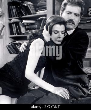 Jessica Walter & George Segal film: Bye Bye Braverman (USA 1968) personnages: Inez Braverman, Morroe Rieff / Literaturverfilmung (basé sur le livre de Wallace Markfield) Directeur: Sidney Lumet 21 février 1968 **AVERTISSEMENT** cette photographie est à usage éditorial exclusif et est le copyright de WARNER BROS./SEVEN ARTS et/ou le photographe assigné par la Société de film ou de production et ne peut être reproduite que par des publications dans le cadre de la promotion du film ci-dessus. Un crédit obligatoire pour WARNER BROS./SEVEN ARTS est requis. Aucune utilisation commerciale ne peut être accordée sans autorisation écrite de Banque D'Images