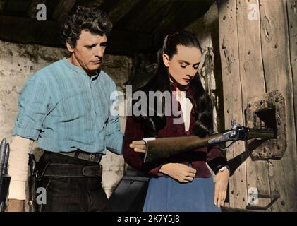 Burt Lancaster, Audrey Hepburn film: The Unforenvid (1960) personnages: Ben Zachary,Rachel Zachary Directeur: John Huston 06 avril 1960 **AVERTISSEMENT** cette photographie est à usage éditorial exclusif et est le droit d'auteur des ARTISTES UNIS et/ou du photographe assigné par la Société de film ou de production et ne peut être reproduite que par des publications dans le cadre de la promotion du film ci-dessus. Un crédit obligatoire pour LES ARTISTES UNIS est requis. Le photographe doit également être crédité lorsqu'il est connu. Aucune utilisation commerciale ne peut être accordée sans l'autorisation écrite de la Société du film. Banque D'Images