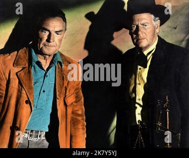 Film Randolph Scott & Joel McCrea : Ride the High Country ; Guns in the Afternoon (1962) personnages : Gil Westrum & Steve Judd 20 juin 1962 **AVERTISSEMENT** cette photo est destinée à un usage éditorial exclusif et est protégée par les droits d'auteur de MGM et/ou du photographe attribué par la Société de film ou de production et ne peut être reproduite que par des publications dans le cadre de la promotion du film ci-dessus. Un crédit obligatoire pour MGM est requis. Le photographe doit également être crédité lorsqu'il est connu. Aucune utilisation commerciale ne peut être accordée sans l'autorisation écrite de la Société du film. Banque D'Images