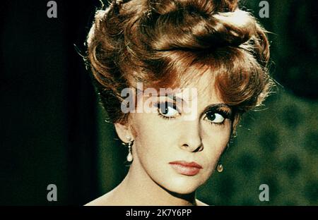 Gina Lollobrigida film Hotel Paradiso (1960) personnages : Marcelle Cotte réalisatrice : Peter Glenville 01 mars 1966 **AVERTISSEMENT** cette photographie est à usage éditorial exclusif et est la propriété de METRO-GOLDWYN-MAYER et/ou du photographe désigné par la société de production et ne peut être reproduite que par des publications en liaison avec la promotion du film ci-dessus. Un crédit obligatoire à METRO-GOLDWYN-MAYER est requis. Le photographe doit également être crédité lorsqu'il est connu. Aucune utilisation commerciale ne peut être accordée sans autorisation écrite de The film Company. Banque D'Images