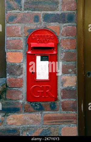 Exemple d'une boîte aux lettres rouge King George au Musée d'histoire St Fagans, Cardiff. Roi George 5ème ou 6ème Banque D'Images