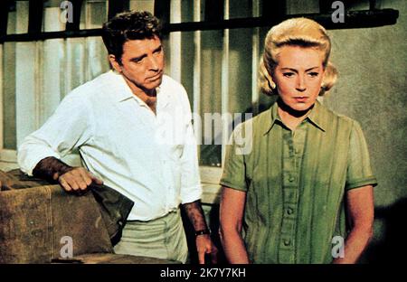 Burt Lancaster & Deborah Kerr film The Gypsy Moths (1963) personnages : Mike Rettig & Elizabeth Brandon réalisateur : John Frankenheimer 28 août 1969 **AVERTISSEMENT** cette photographie est à usage éditorial seulement et est la propriété de MGM et/ou du photographe assigné par The film or production Company et ne peut être reproduite que par des publications en conjonction avec la promotion du film ci-dessus. Un crédit obligatoire à MGM est requis. Le photographe doit également être crédité lorsqu'il est connu. Aucune utilisation commerciale ne peut être accordée sans autorisation écrite de The film Company. Banque D'Images