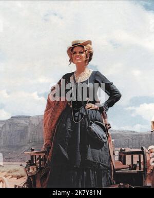 Claudia Cardinale film: Une fois dans l'Ouest; c'era una Volta il West (c'era una volta il West) personnages: Jill Mcbain IT/USA 1968, Directeur: Sergio Leone 21 décembre 1968 **AVERTISSEMENT** cette photographie est destinée à un usage éditorial exclusif et est le copyright des IMAGES PARAMOUNT et/ou du photographe assigné par la Société de film ou de production et ne peut être reproduite que par des publications en conjonction avec la promotion du film ci-dessus. Un crédit obligatoire pour LES PHOTOS PARAMOUNT est requis. Le photographe doit également être crédité lorsqu'il est connu. Aucune utilisation commerciale ne peut être accordée sans écrit Banque D'Images