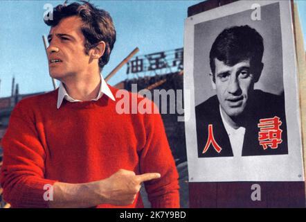 Jean-Paul Belmondo film: Jusqu'à ses oreilles; les tribulations d'un Chinois en Chine (les tribulations d'un Chinois en Chine) personnages: ARTHUR LEMPEREUR FR/IT 1965, Directeur: Philippe de Broca 05 novembre 1965 **AVERTISSEMENT** cette photographie est à usage éditorial exclusif et est le droit d'auteur des ARTISTES UNIS et/ou du photographe assigné par la Société du film ou de la production et ne peut être reproduite que par des publications dans le cadre de la promotion du film ci-dessus. Un crédit obligatoire pour LES ARTISTES UNIS est requis. Le photographe doit également être crédité lorsqu'il est connu. Aucune utilisation commerciale ne peut être grante Banque D'Images