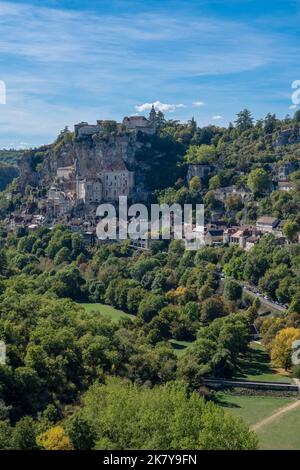 Rocamadour, village et château construit sur une falaise dans le département du Lot du sud-ouest de la France. C'est le sanctuaire de la Sainte Vierge Marie pour les pèlerins. Banque D'Images