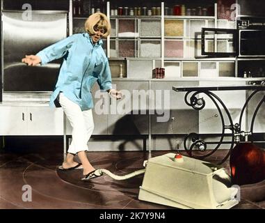 Doris Day film: The Glass Boat (USA 1966) personnages: Jennifer Nelson Directeur: Frank Tashlin 09 juin 1966 **AVERTISSEMENT** cette photographie est à usage éditorial exclusif et est le droit d'auteur de MGM et/ou du photographe assigné par la Société de film ou de production et ne peut être reproduite que par des publications dans le cadre de la promotion du film ci-dessus. Un crédit obligatoire pour MGM est requis. Le photographe doit également être crédité lorsqu'il est connu. Aucune utilisation commerciale ne peut être accordée sans l'autorisation écrite de la Société du film. Banque D'Images