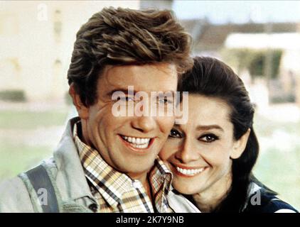 Albert Finney & Audrey Hepburn film: Two for the Road (UK 1967) personnages: Mark Wallace, Joanna 'JO' Wallace Directeur: Stanley Donen 27 avril 1967 **AVERTISSEMENT** cette photographie est destinée à un usage éditorial seulement et est le droit d'auteur de 20th CENTURY FOX et/ou le photographe assigné par la Société de film ou de production et ne peut être reproduite que par des publications dans le cadre de la promotion du film ci-dessus. Un crédit obligatoire à 20th CENTURY FOX est requis. Le photographe doit également être crédité lorsqu'il est connu. Aucune utilisation commerciale ne peut être accordée sans l'autorisation écrite de la Société du film. Banque D'Images