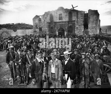 John Wayne, Richard Widmark & Laurence Harvey film: The Alamo (1964) personnages: Le colonel Davy Crockett, Jim Bowie, le colonel William Travis Directeur: John Wayne 24 octobre 1960 **AVERTISSEMENT** cette photographie est destinée à un usage éditorial exclusif et est le droit d'auteur des ARTISTES UNIS et/ou du photographe assigné par la Société de film ou de production et ne peut être reproduite que par des publications en conjonction avec la promotion du film ci-dessus. Un crédit obligatoire pour LES ARTISTES UNIS est requis. Le photographe doit également être crédité lorsqu'il est connu. Aucune utilisation commerciale ne peut être accordée sans l'autorisation écrite du F Banque D'Images