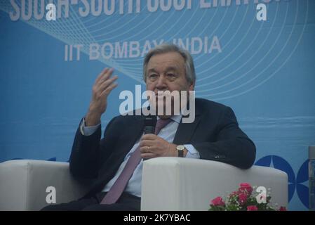 Mumbai, Inde. 19th octobre 2022. MUMBAI, INDE - OCTOBRE 19 : le Secrétaire général de l'ONU, Antonio Guterres, interagit avec les étudiants dans le cadre du programme de partenariat Inde-ONU sur le renforcement de la coopération Sud-Sud sous l'égide de 'India@75', à l'IIT Bombay sur 19 octobre 2022 à Mumbai, en Inde. (Photo par Praful Gangurde/Hindustan Times/Sipa USA) crédit: SIPA USA/Alay Live News Banque D'Images
